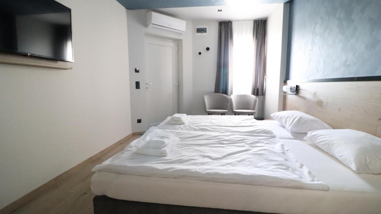 Jam Panzio Hotel Kapuvár Buitenkant foto