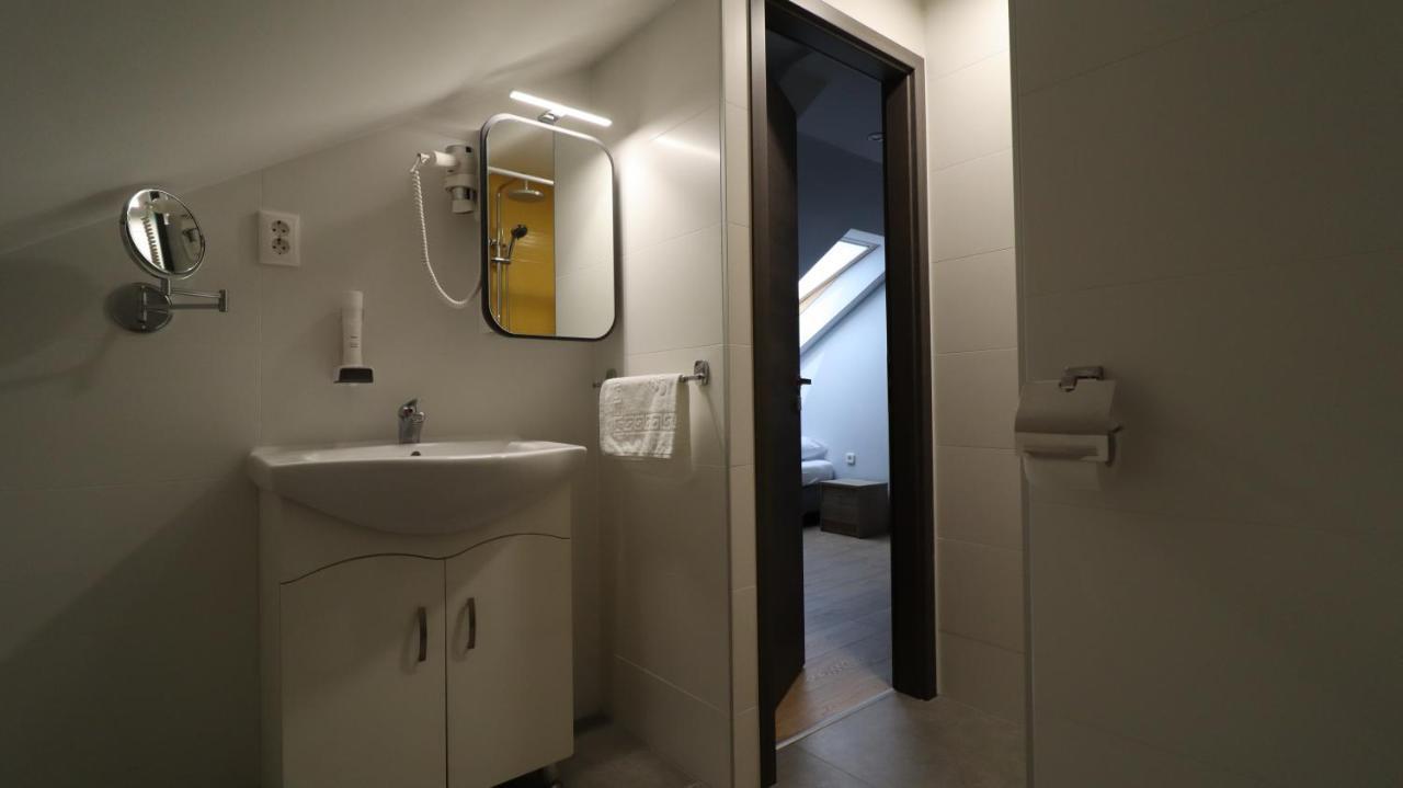 Jam Panzio Hotel Kapuvár Buitenkant foto
