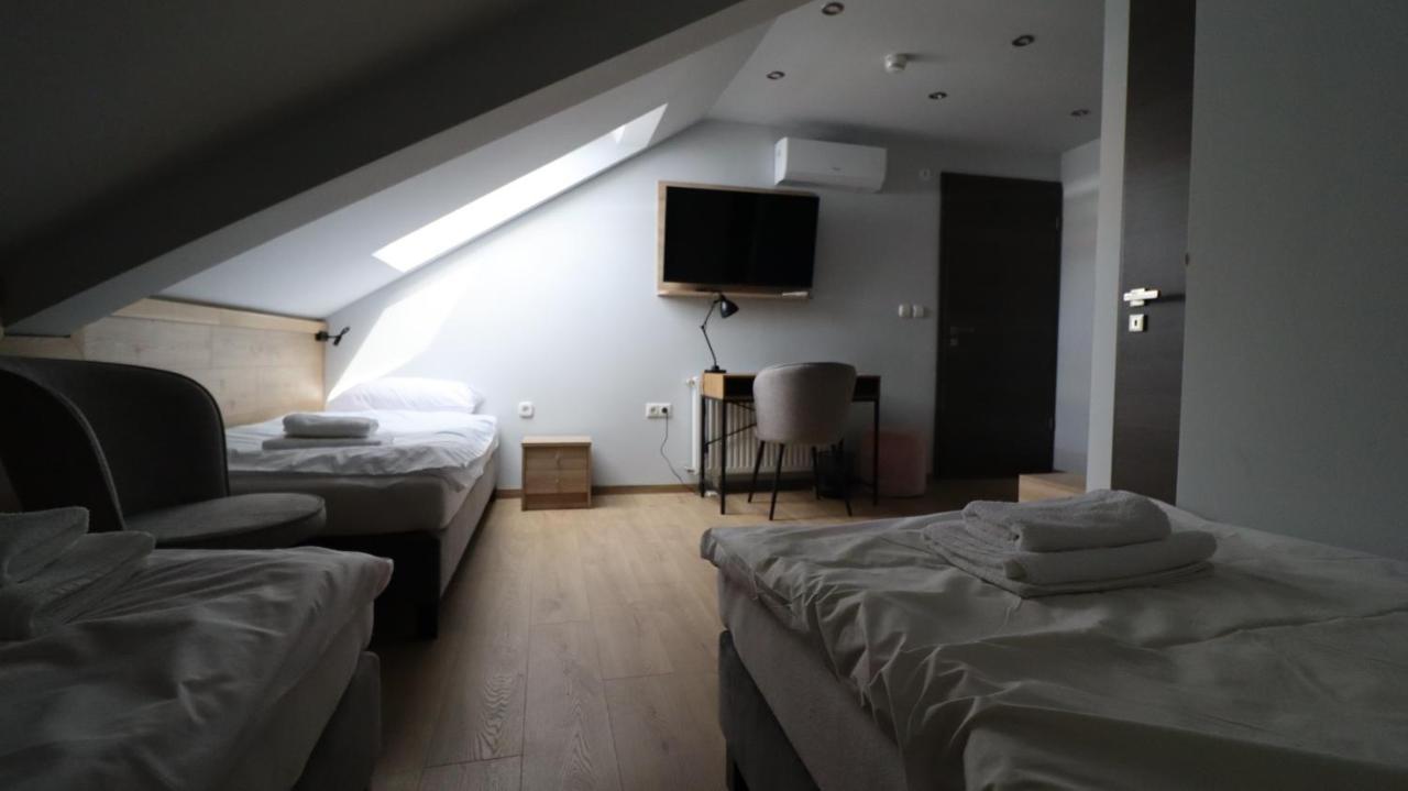 Jam Panzio Hotel Kapuvár Buitenkant foto