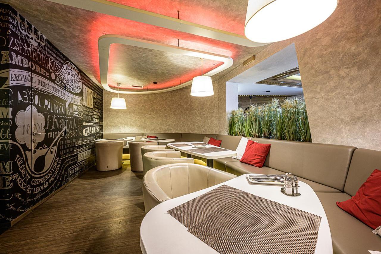 Jam Panzio Hotel Kapuvár Buitenkant foto